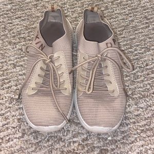 Danskin Sneaker